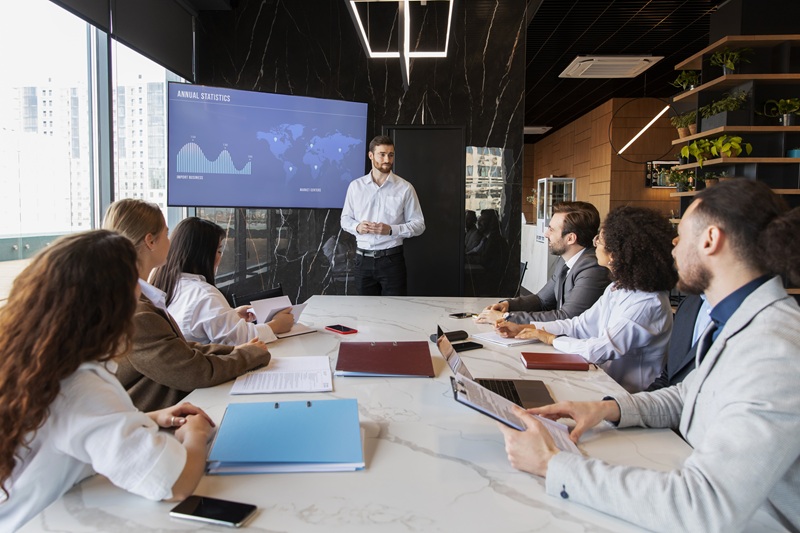 From Boardroom to Stage: How Public Speaking Improves Leadership